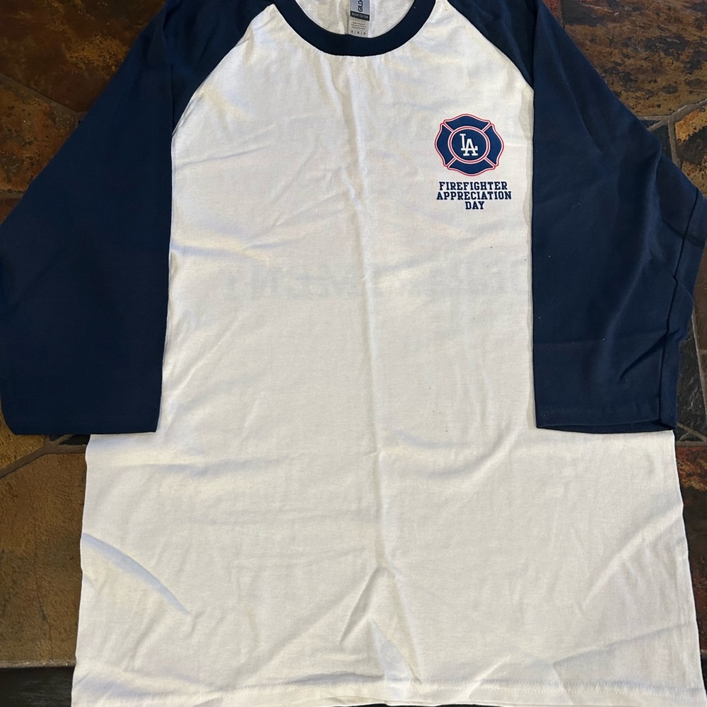 LA DODGERS “ FIREFIGHTER APPRECIATION NIGHT” SHIRT IN SIZE XL 2024